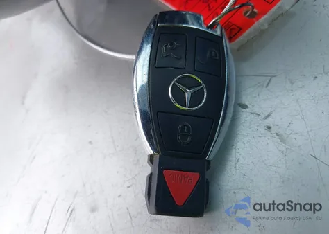 2017 Mercedes-Benz C 300 z USA, uszkodzony, nr VIN 55SWF4JB5HU189000